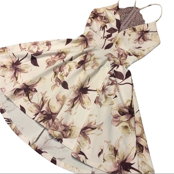 Lace Back Floral Dress - Picture 2 of 4